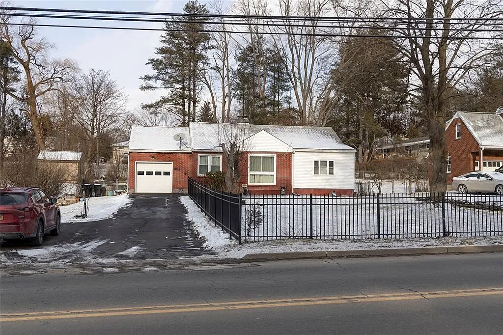Building Photo - 3613 Vestal Rd