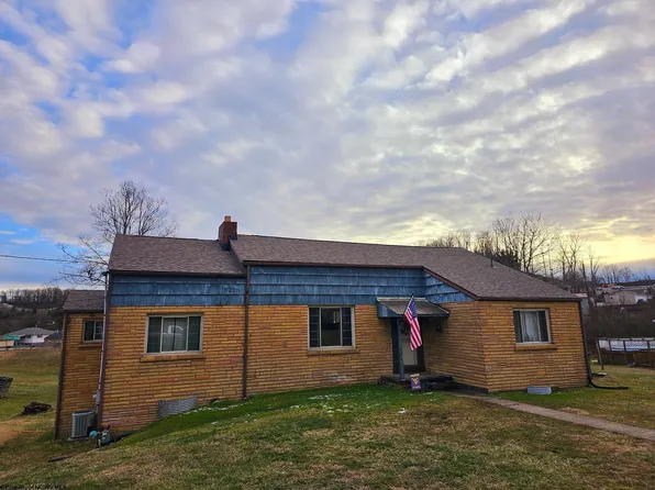 1404 Beech Ln, Fairmont, WV 26554