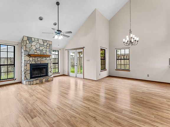 4th image of 206 Woodland Park Cir