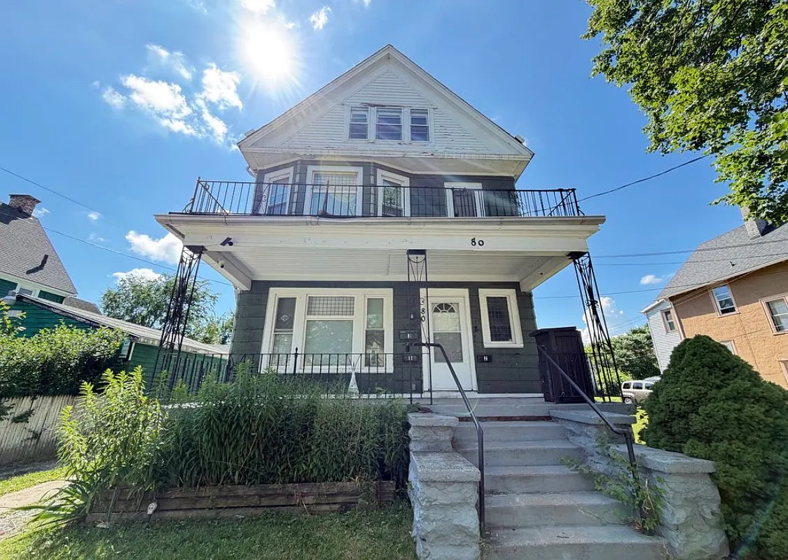 2 bed, 700 sqft, $1,000 — Photo 1