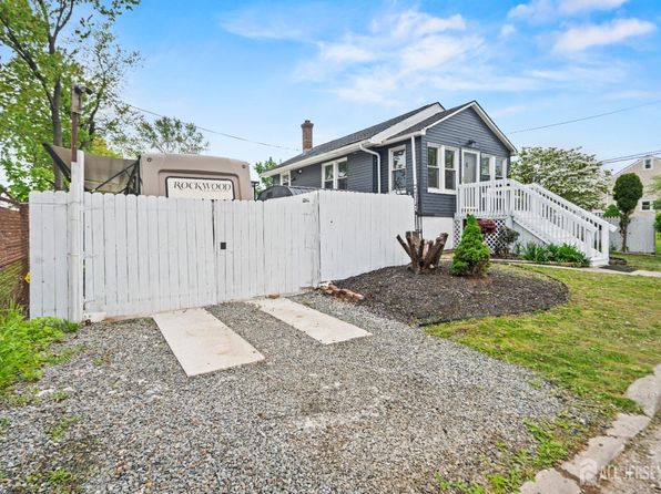 5 Wedgewood Ave, Woodbridge, NJ 07095