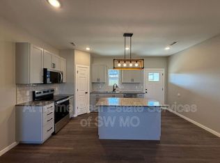 147 Maverick Dr, Mount Vernon, MO 65712