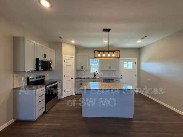 147 Maverick Dr, Mount Vernon, MO