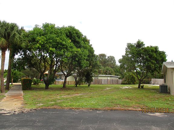 3rd image of 245 SE Saint Lucie Blvd