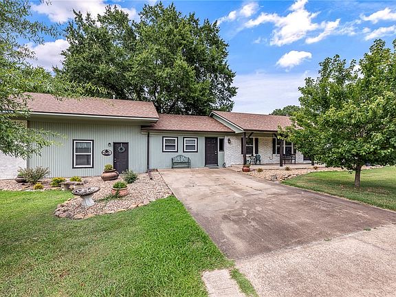 3rd image of 1848 E Rolling Hills Dr