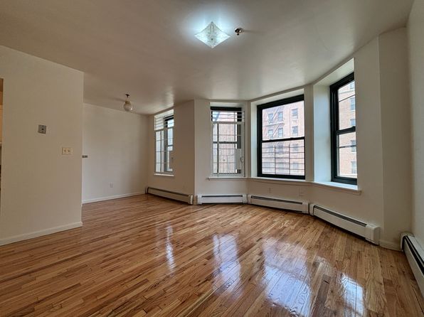 946 Leggett Ave APT 2B