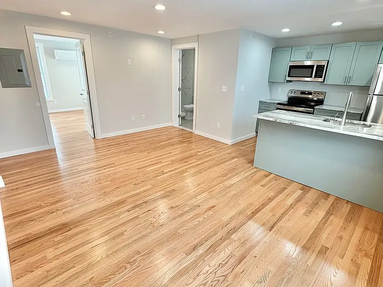 18 Cedar St — Photo 14