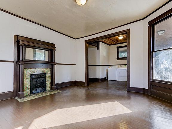 4th image of 1527 Forest Ave