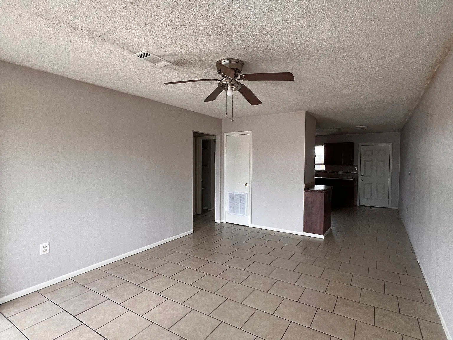 2 bed, $750 — Photo 2