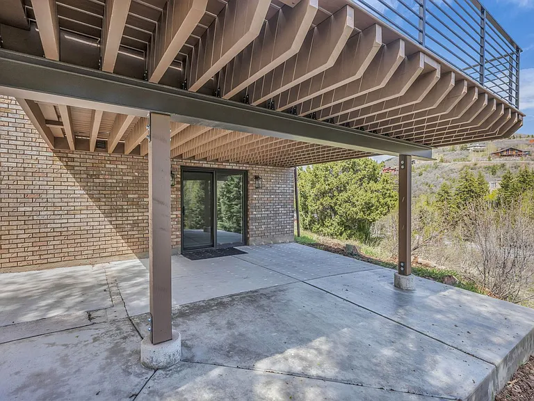 7346 Pinebrook Rd — Photo 40
