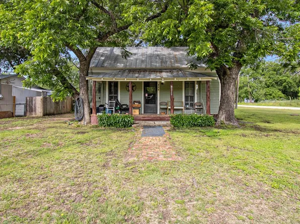 169 W 2nd St, Walnut Springs, TX 76690
