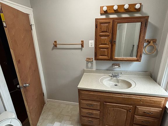 3rd image of 29216 Park St