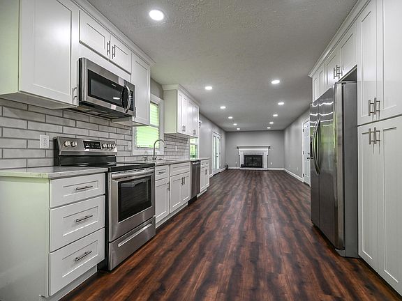 3rd image of 4753 Shadow Oak Ct