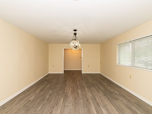4th image of 4795 Gladys Ave