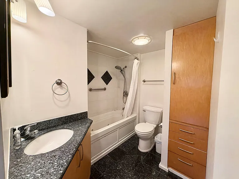 400 Hobron Ln #901 — Photo 9