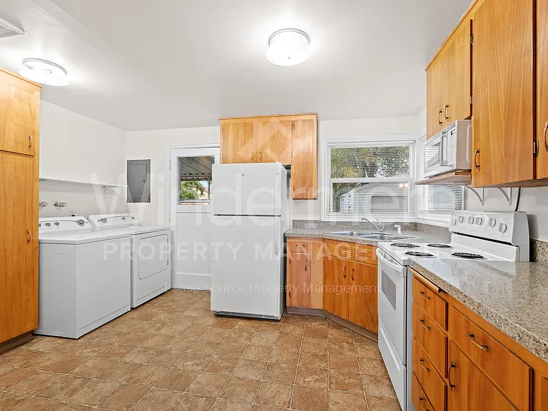 5723 N Milton St — Photo 3