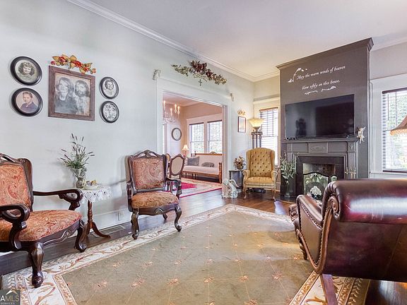 5th image of 304 Edwards St