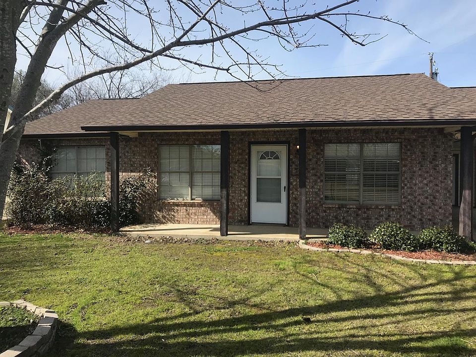 1st image of 121 McAnally Dr