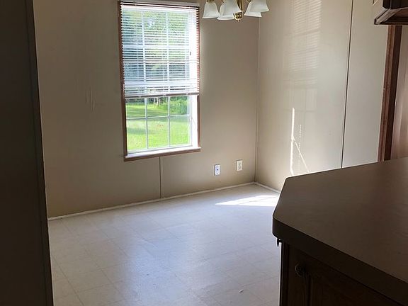4th image of 115 Mary Ave