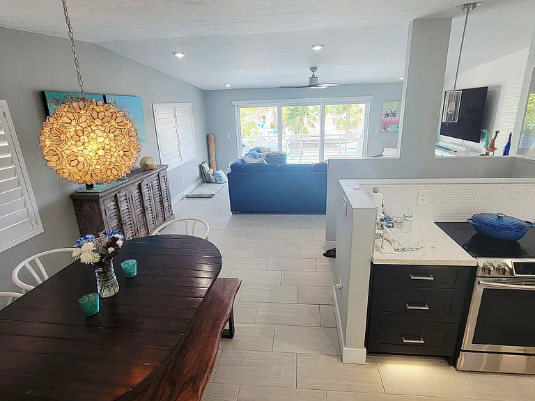 N Coconut Palm Blvd — Photo 14