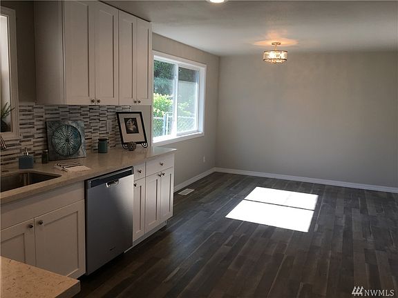 Large Welcoming Living Room.