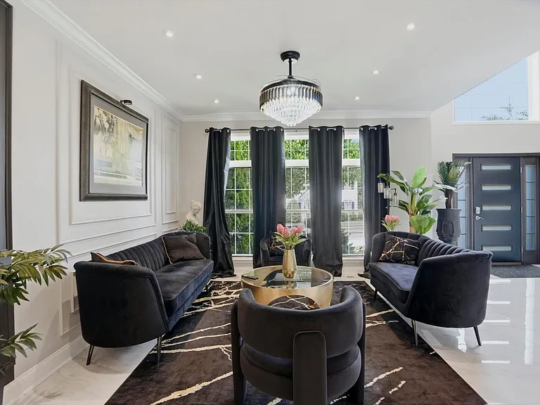 10 Graveswood Ct — Photo 5