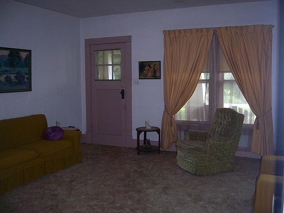5th image of 20229 Lawrence St #1240