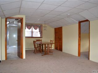 18 Wood Ave, Patchogue, NY 11772