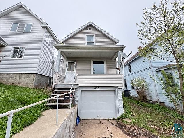 1st image of 620 N 11th Ave E