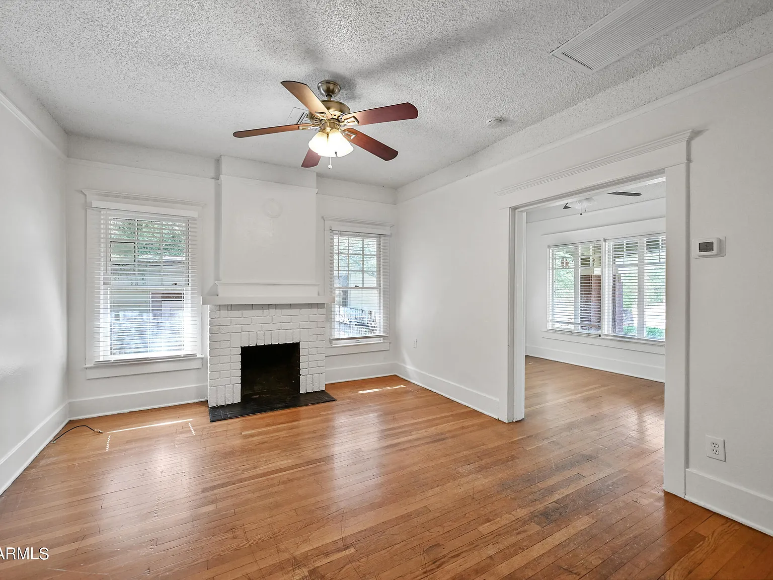 1 bed, 1.0 bath, 550 sqft, $895 — Photo 2