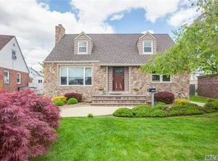 1092 Harrow Rd, Franklin Square, NY 11010