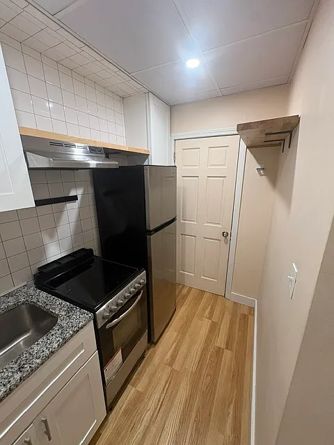 1 bed, 750 sqft, $2,100 — Photo 3