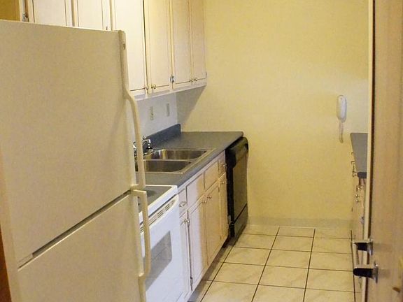 Functionable kitchen with lots of storage