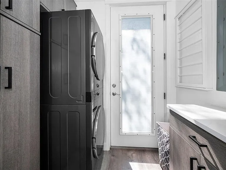 525 Lexington St — Photo 26