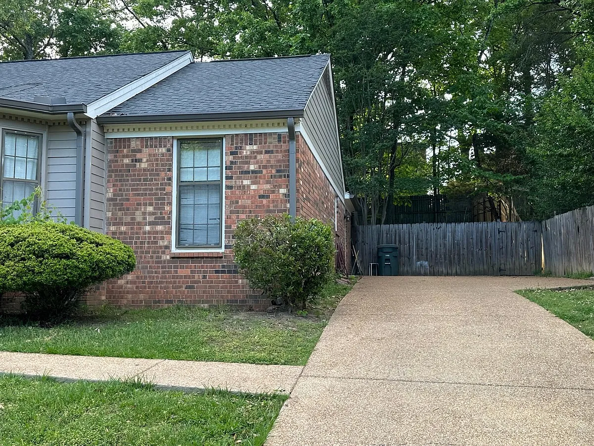 Building Photo - 8588 Kettering Dr