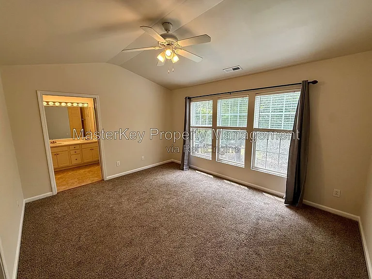 414 Walnut Woods Dr — Photo 12