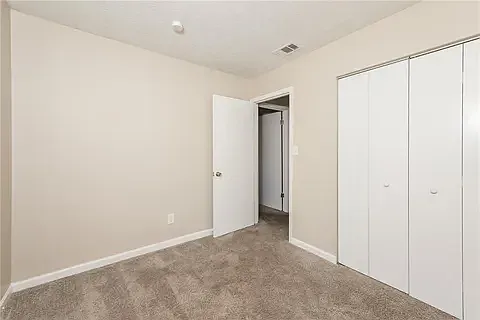 2573 Stratford Ln — Photo 12
