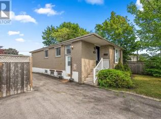695 Annland St #1A, Pickering, ON L1W 1A9
