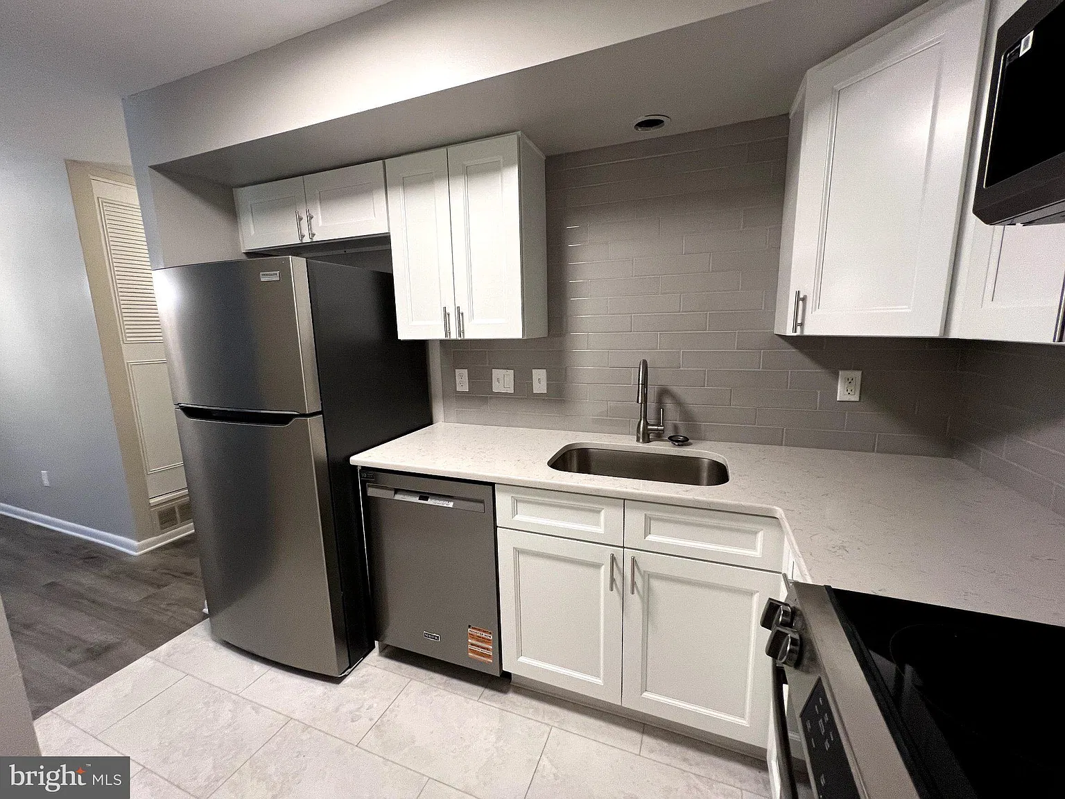 2 bed, 1.0 bath, 990 sqft, $1,650 — Photo 3