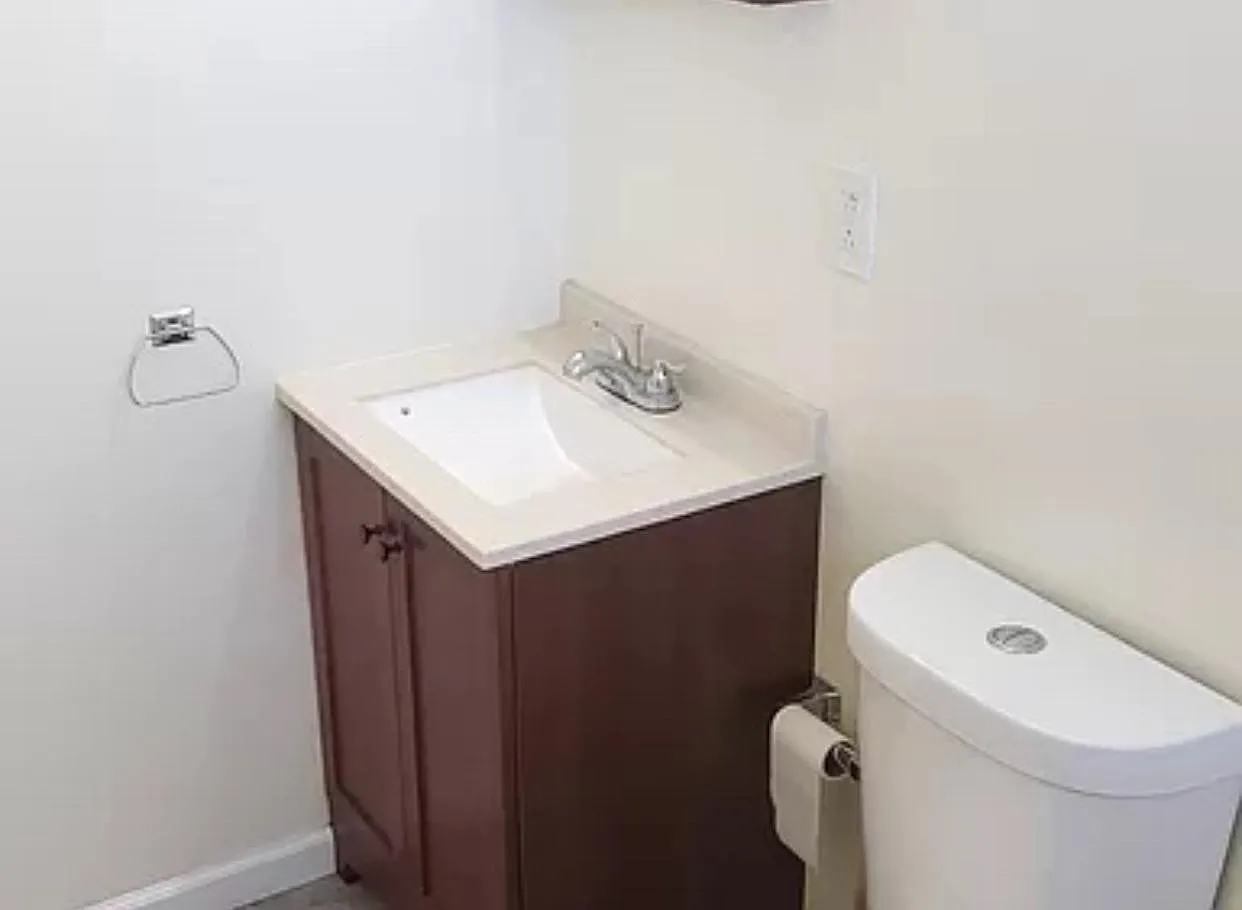 4 bed, 1.5 bath, 1564 sqft, $2,450 — Photo 2