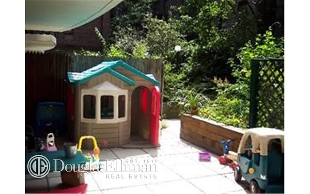 Sold by Douglas Elliman | media 18