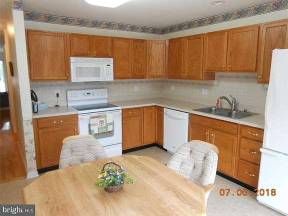 5th image of 429 E Red Lion Dr