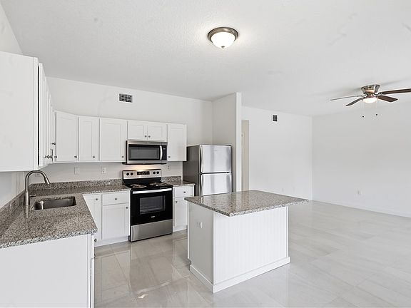 4th image of 939 19th St #939