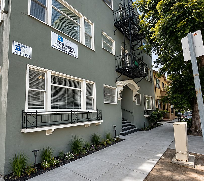 2nd image of 326 W 5th St APT 1