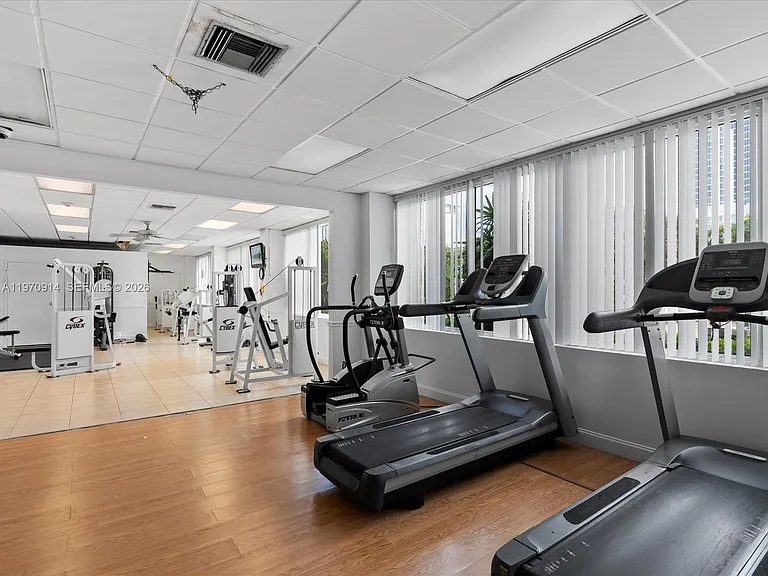 336 N Birch Rd #PENTHOUSE — Photo 35