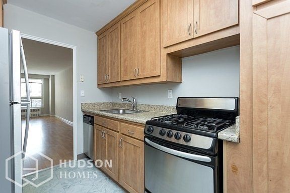 4th image of 91 Strawberry Hill Ave APT 937