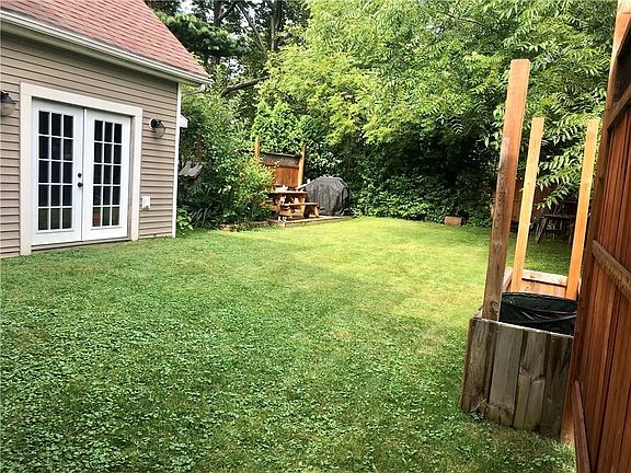 3rd image of 324 Woodrow Ave