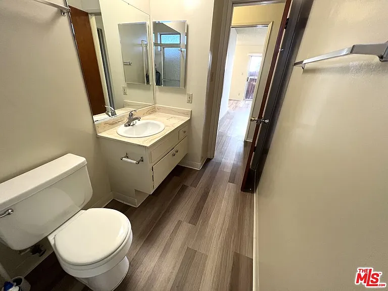 1261 Granville Ave #4 — Photo 21