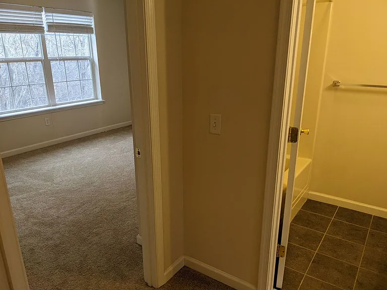 225 Crown Ct — Photo 34