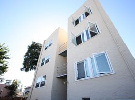 3p073 - St. Charles Apartments